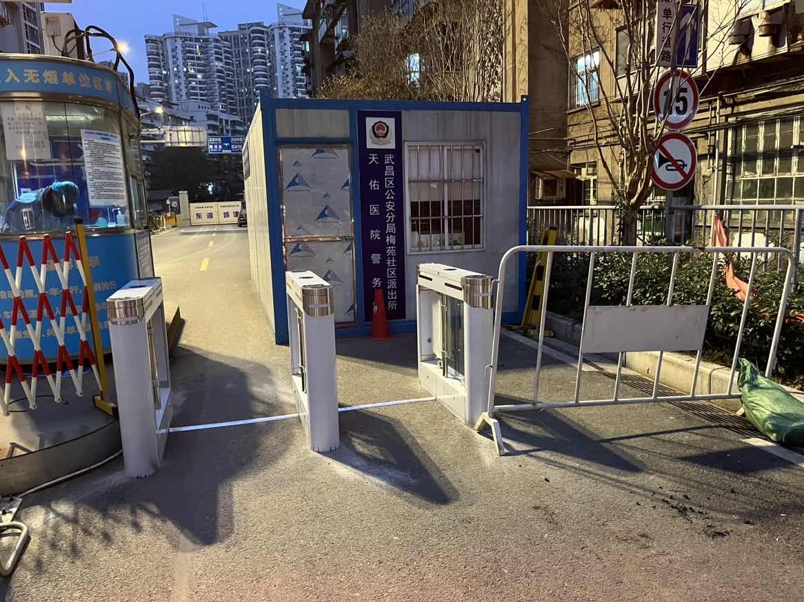 珞嗪为某三级医院部署“智能门禁体温监测”系统